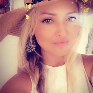 Meet your Posher, Ana